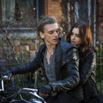 Clary (Lily Collins) und Jace (Jamie Campbell Bower) entwickeln Gefühle füreinander.