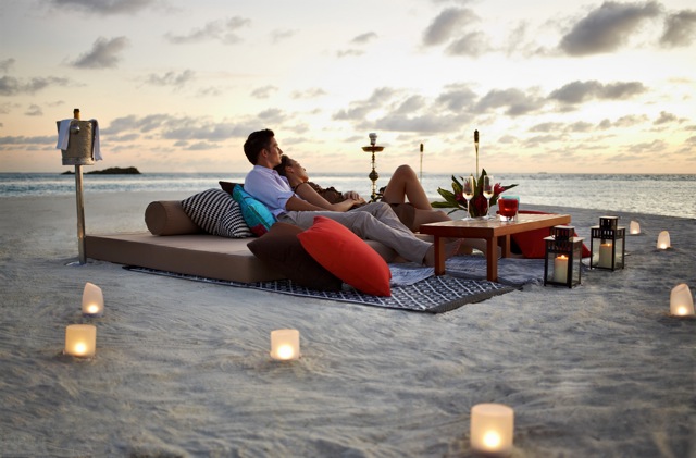 RomanticBeachDinner-1